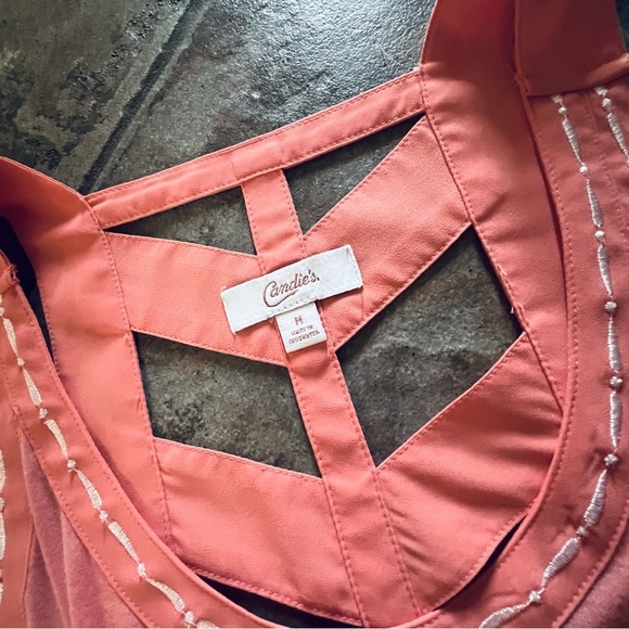 ⭐️BOGO FREE⭐️ Cute Tank with cutout back - Picture 7 of 9